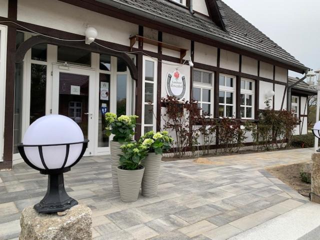 Landhotel Rosenhof Garni Am Plauer See Mit Ladesaeule Fuer E-Autos Quetzin Екстериор снимка